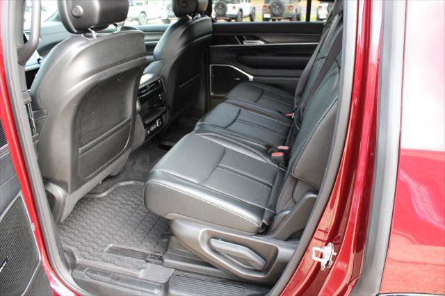 Certified 2024 Jeep Wagoneer Series II w/ Flexible Seating Group image 17