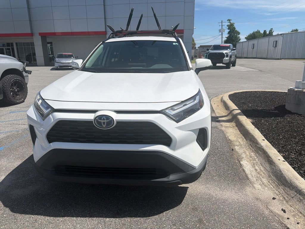 Used 2022 Toyota RAV4 XLE AWD/4WD image 16