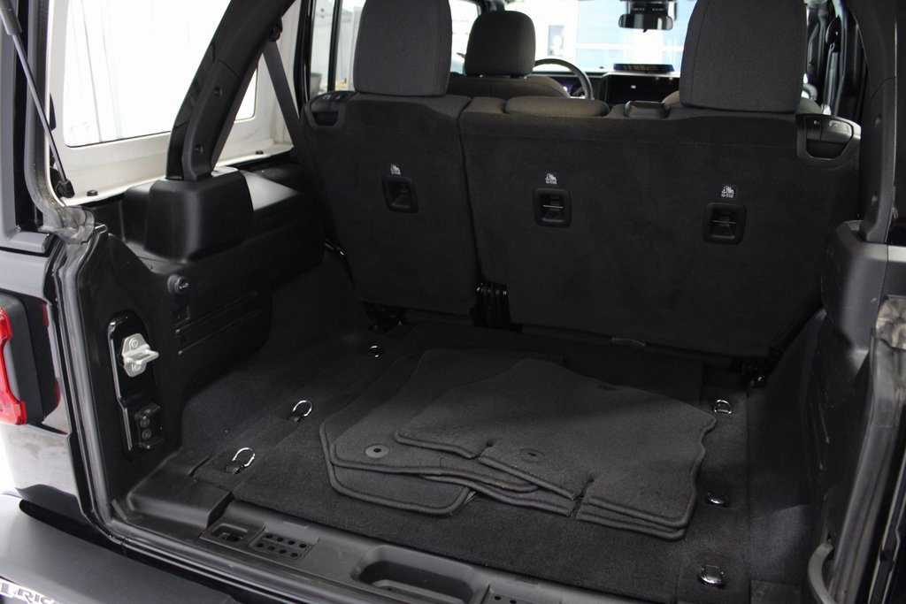 Used 2024 Jeep Wrangler Sahara image 17