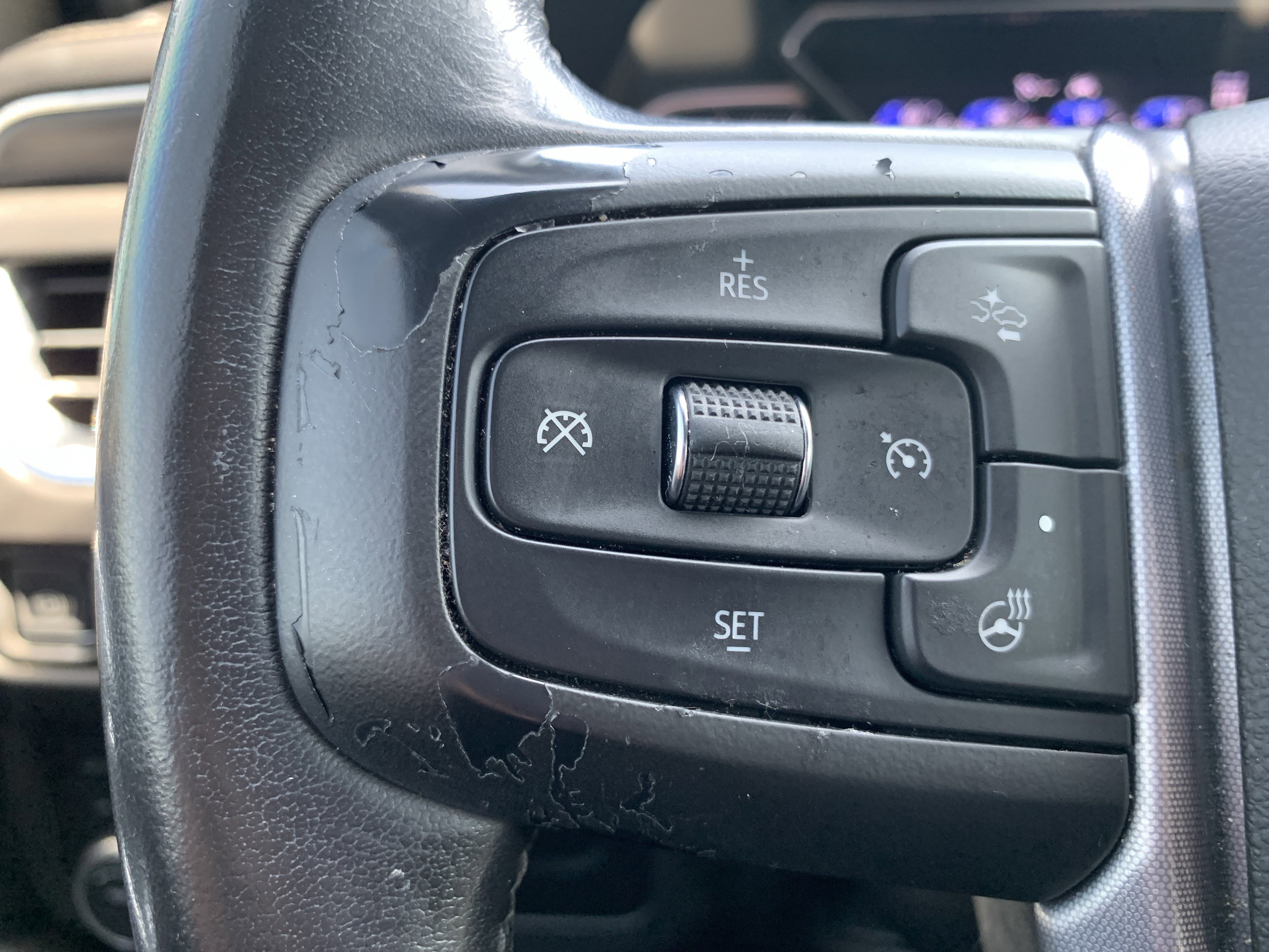 Used 2021 GMC Yukon XL SLT w/ SLT Premium Package image 19