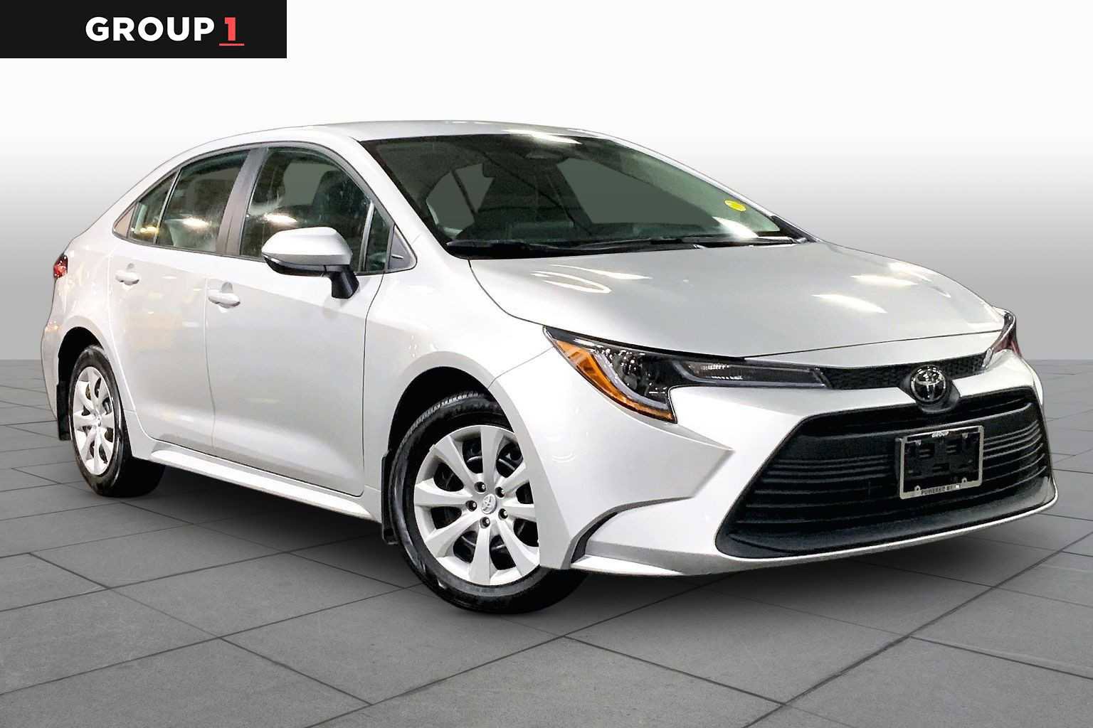 Certified 2025 Toyota Corolla LE FWD image 3
