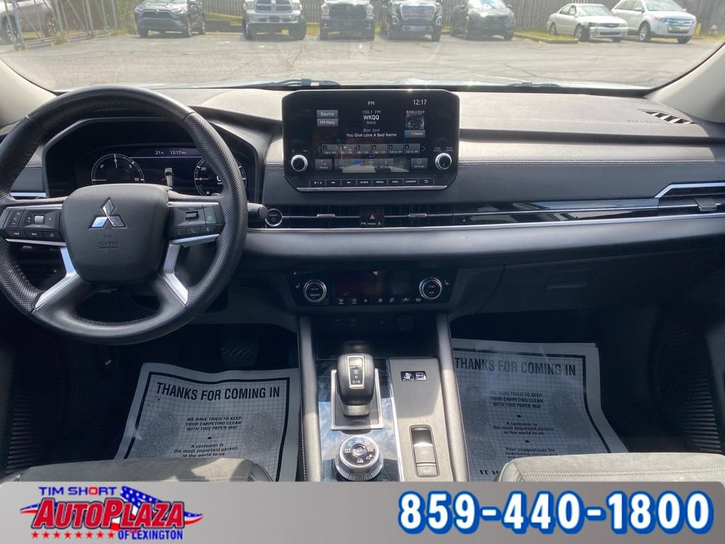 Used 2023 Mitsubishi Outlander SE image 16