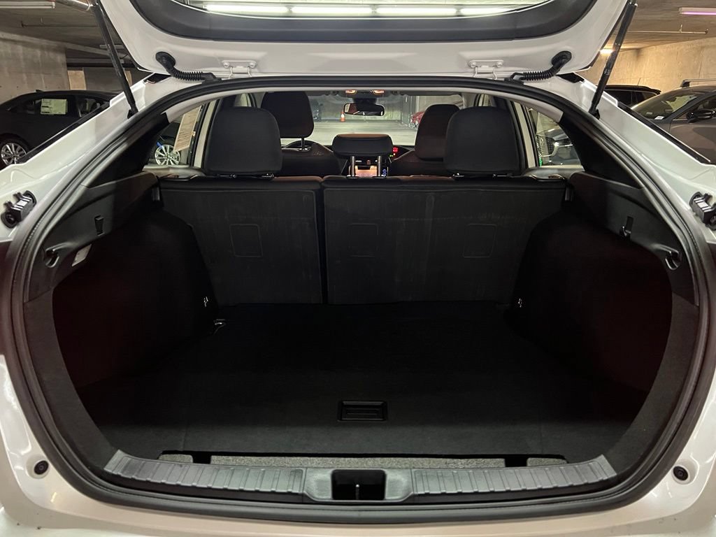 Certified 2022 Toyota Prius LE FWD image 37