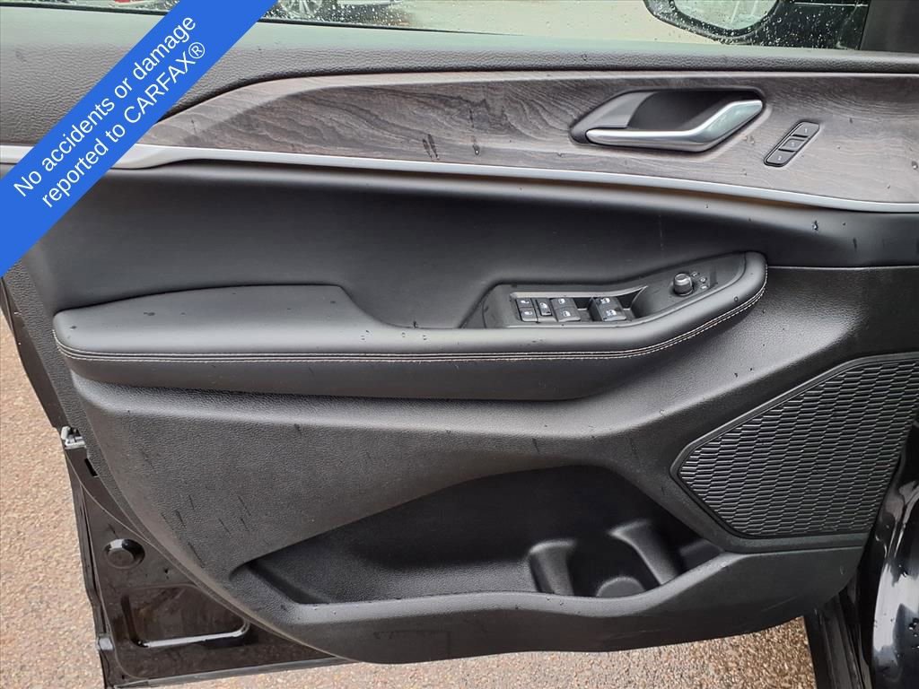 Used 2024 Jeep Grand Cherokee L Laredo w/ Luxury Tech Group I image 15