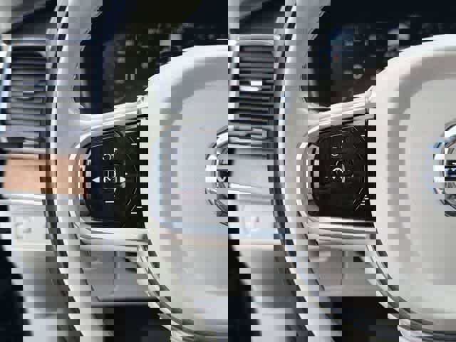 Used 2018 Volvo XC90 T6 Inscription w/ Convenience Package image 9