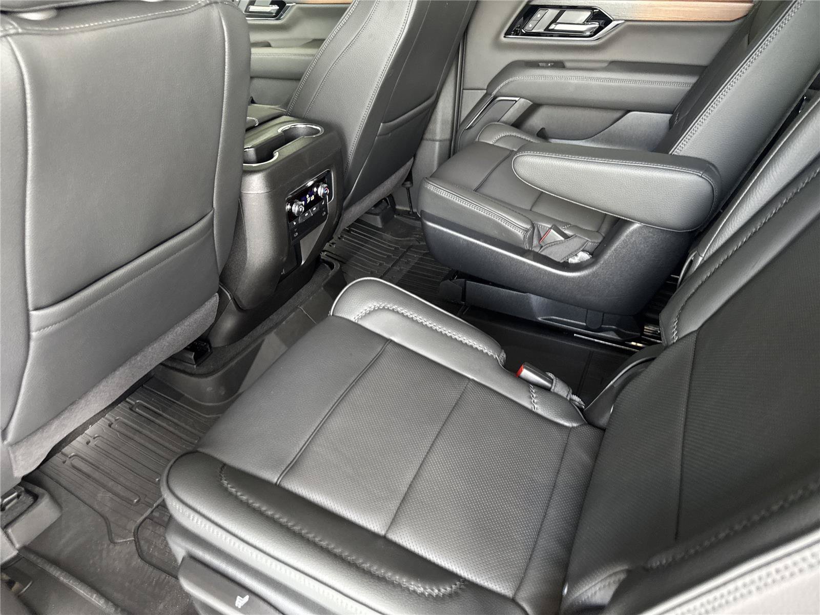 New 2026 GMC Yukon XL Denali w/ Sun & Power Step Package RWD image 30