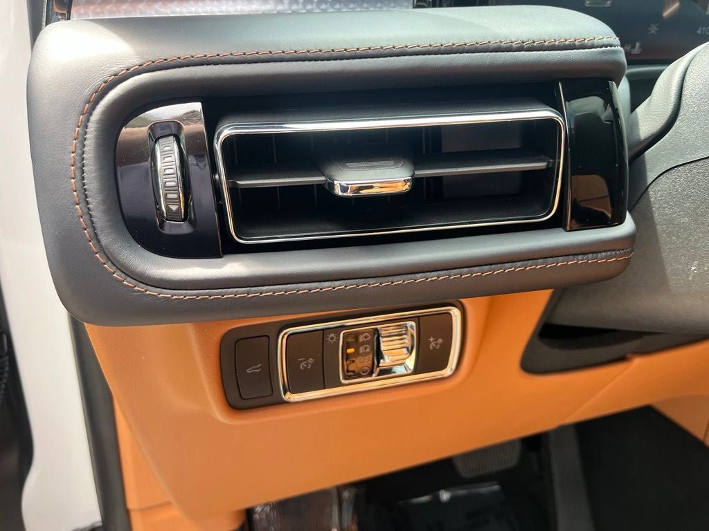 Certified 2026 Lincoln Aviator Black Label AWD/4WD image 42