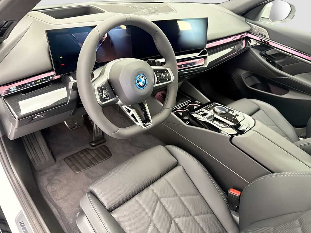 New 2027 BMW 550e xDrive AWD/4WD image 9