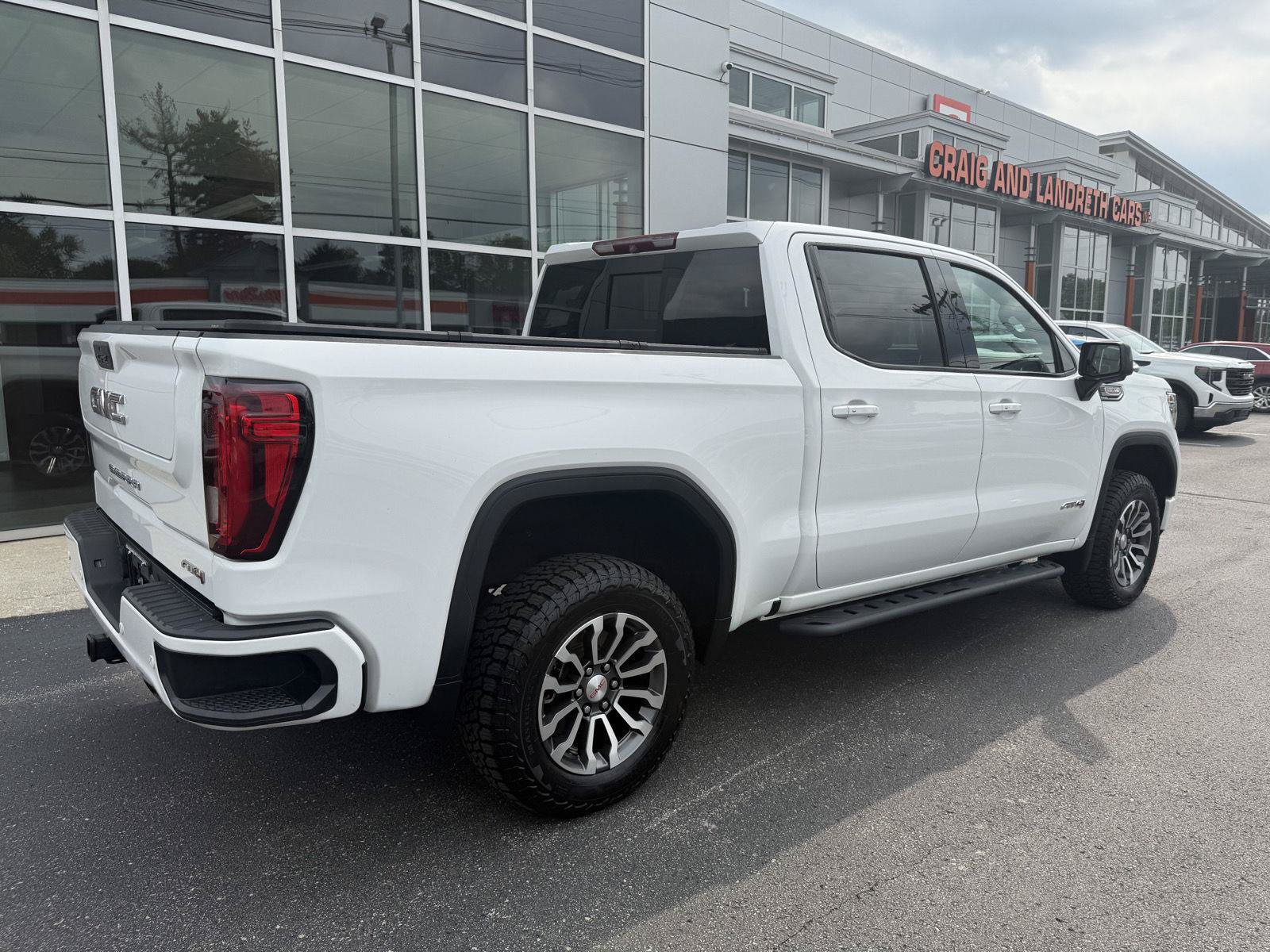 Used 2019 GMC Sierra 1500 AT4 w/ Technology Package AWD/4WD image 3