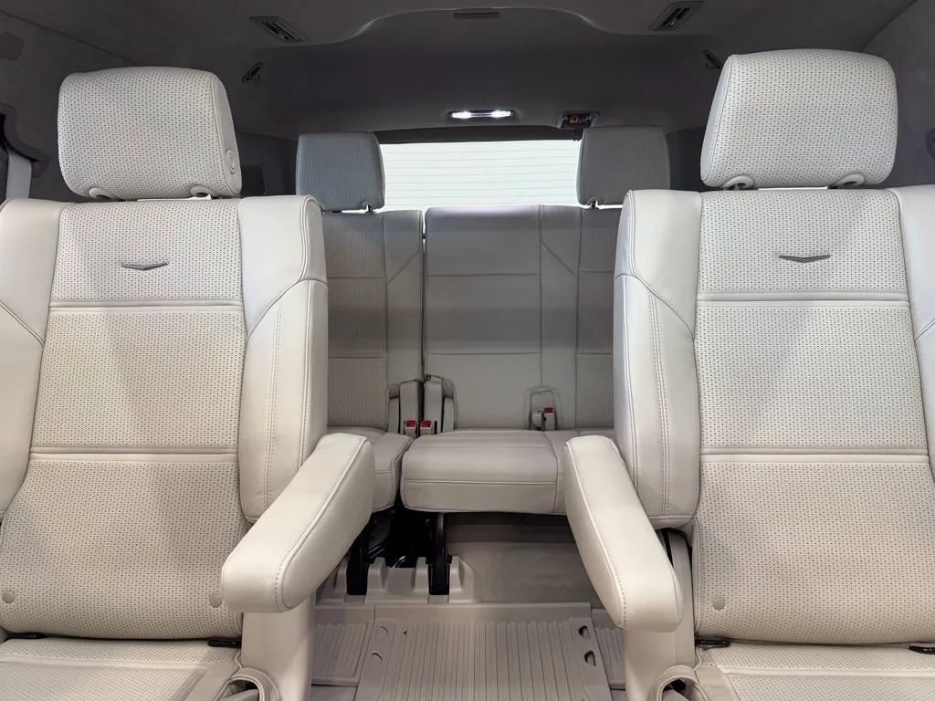 New 2027 Cadillac Escalade Platinum Sport w/ LPO, Floor Liner Package AWD/4WD image 18