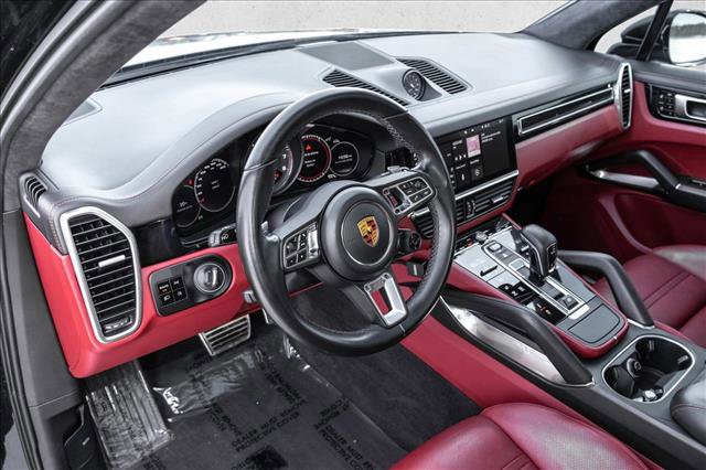 Used 2020 Porsche Cayenne Turbo image 10