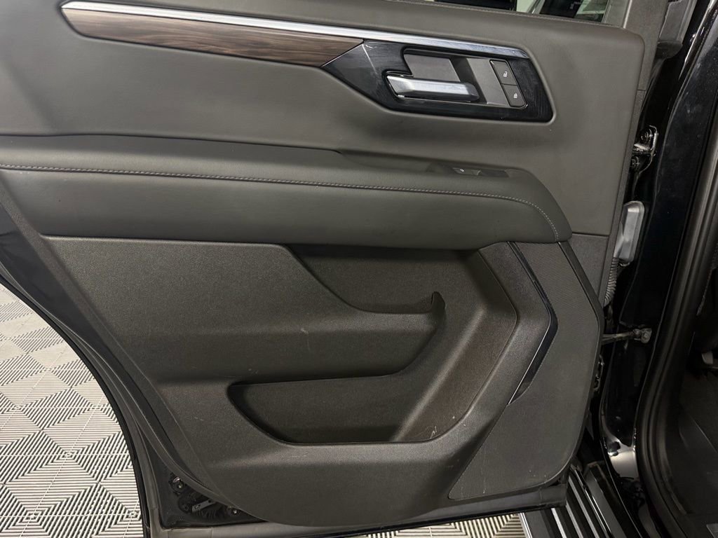 Used 2025 Chevrolet Tahoe LT image 24