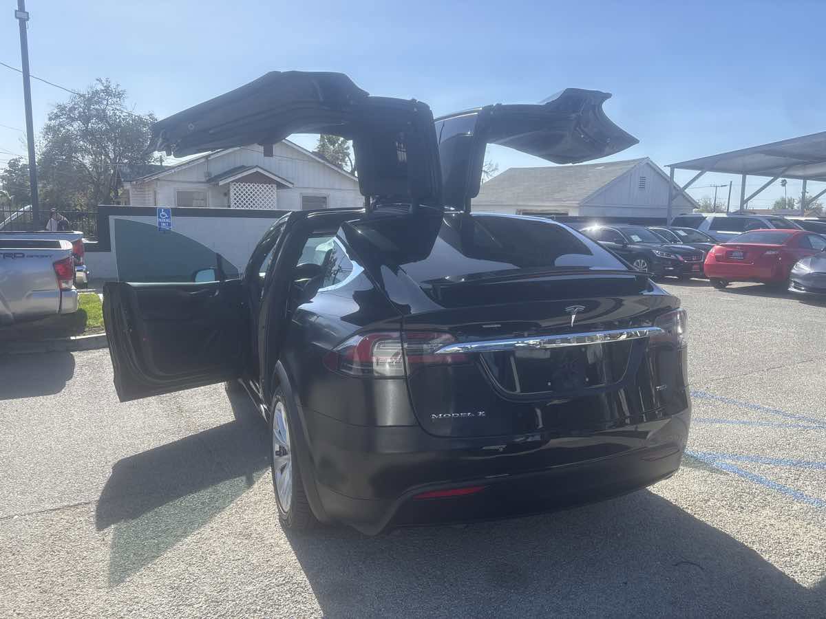 Used 2018 Tesla Model X 75D image 20