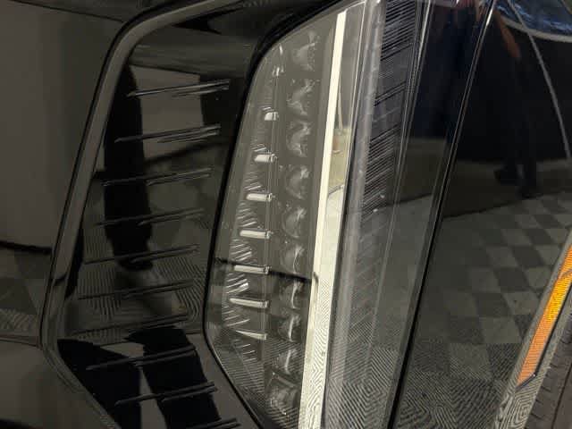 Used 2026 Cadillac Escalade Luxury AWD/4WD image 14