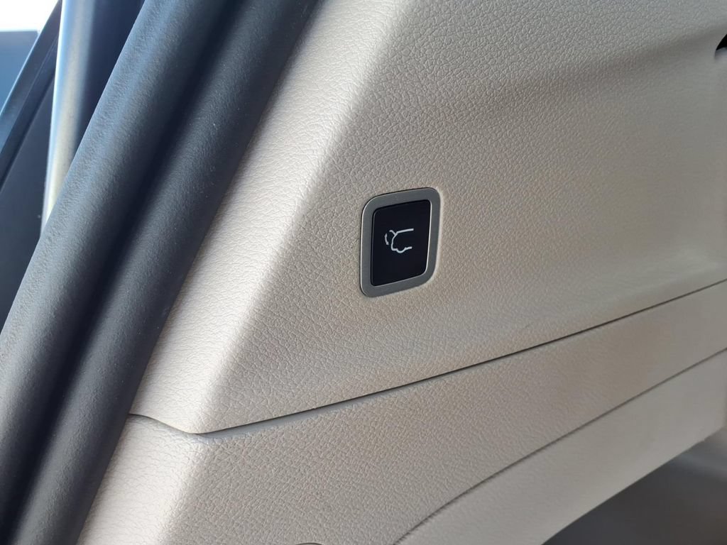 Used 2023 Chrysler Pacifica Limited FWD image 21