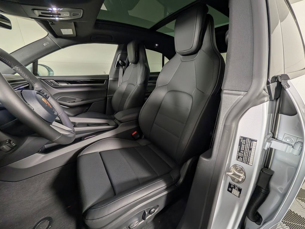 New 2026 Porsche Macan Electric image 5