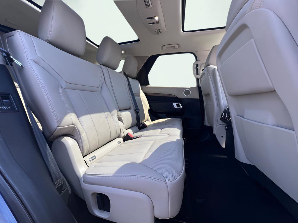 Used 2018 Land Rover Discovery HSE AWD/4WD image 35