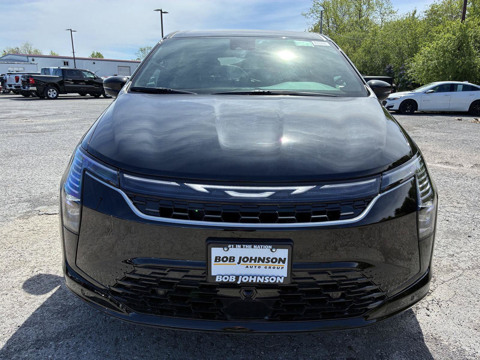 New 2027 Chrysler Pacifica Select AWD/4WD image 2