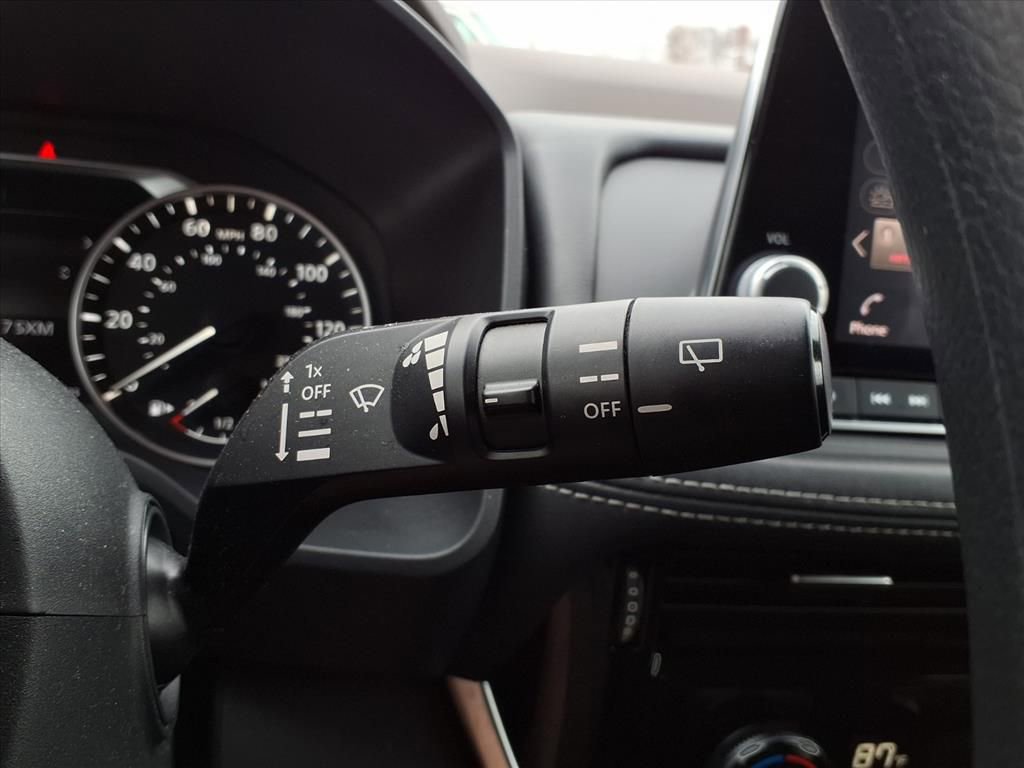 Used 2021 Nissan Rogue SV image 16