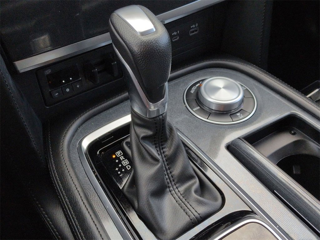 Used 2024 Nissan Armada SV image 11