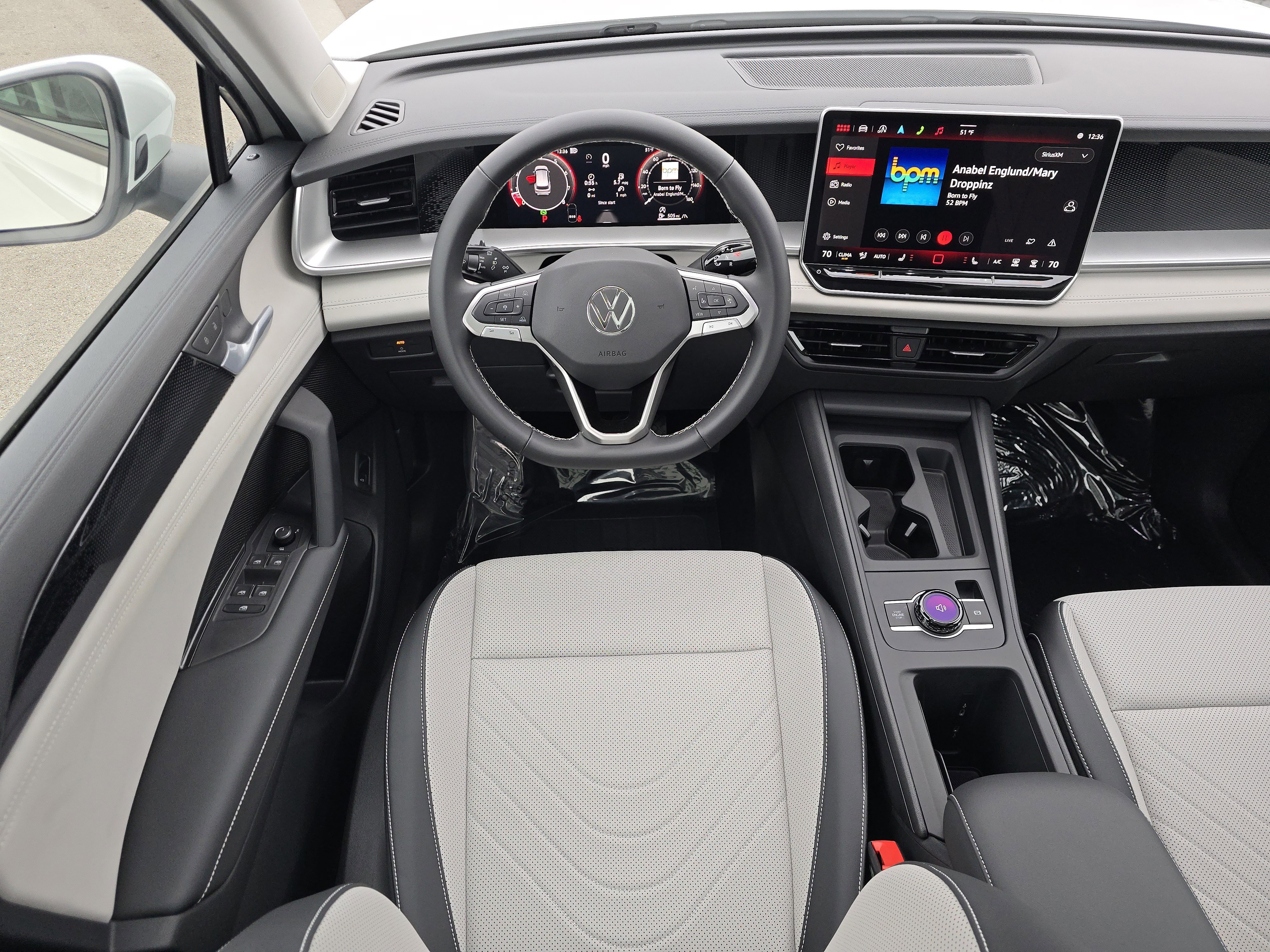 New 2025 Volkswagen Tiguan SE image 19