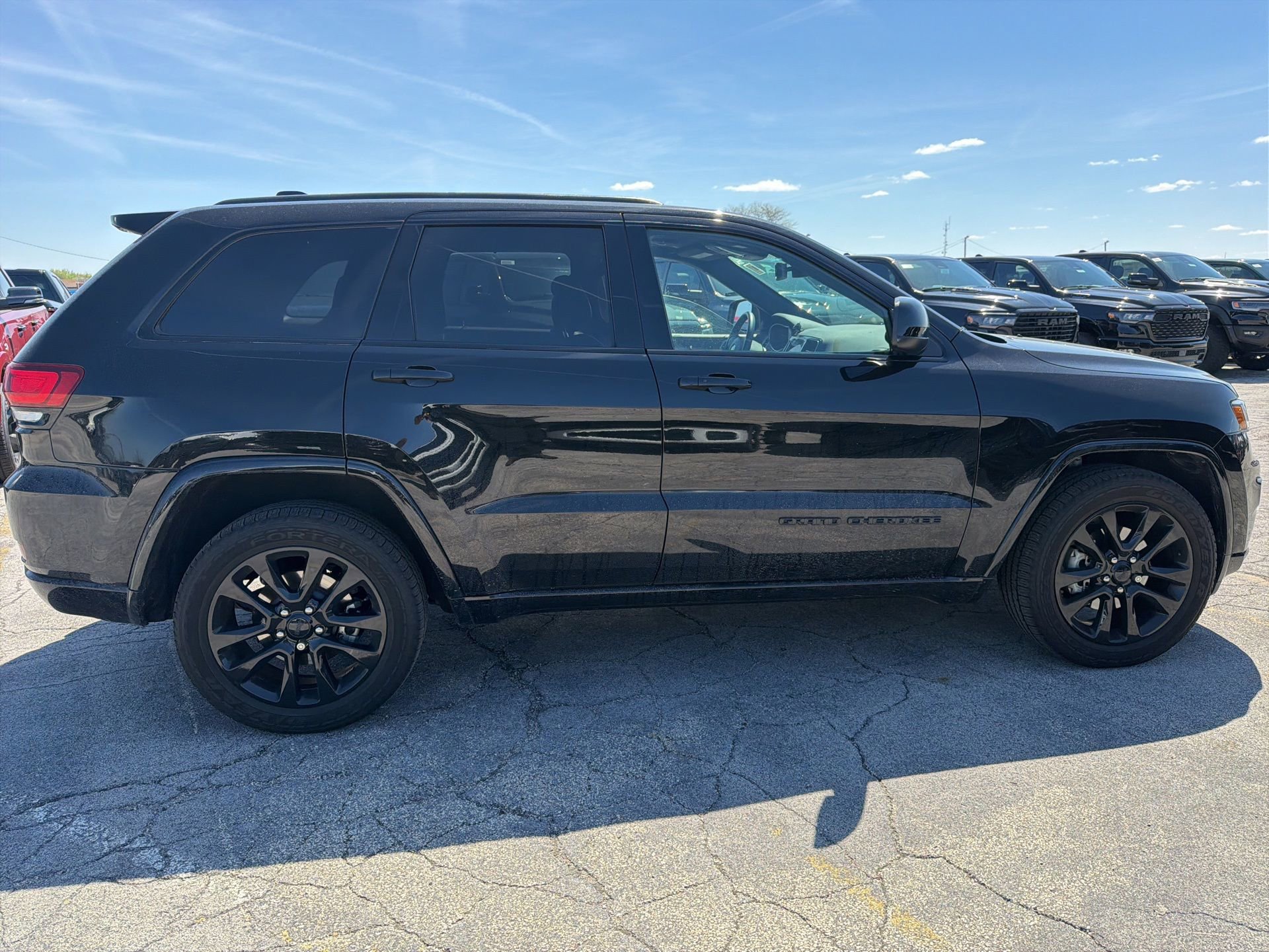 Used 2019 Jeep Grand Cherokee Altitude AWD/4WD image 6