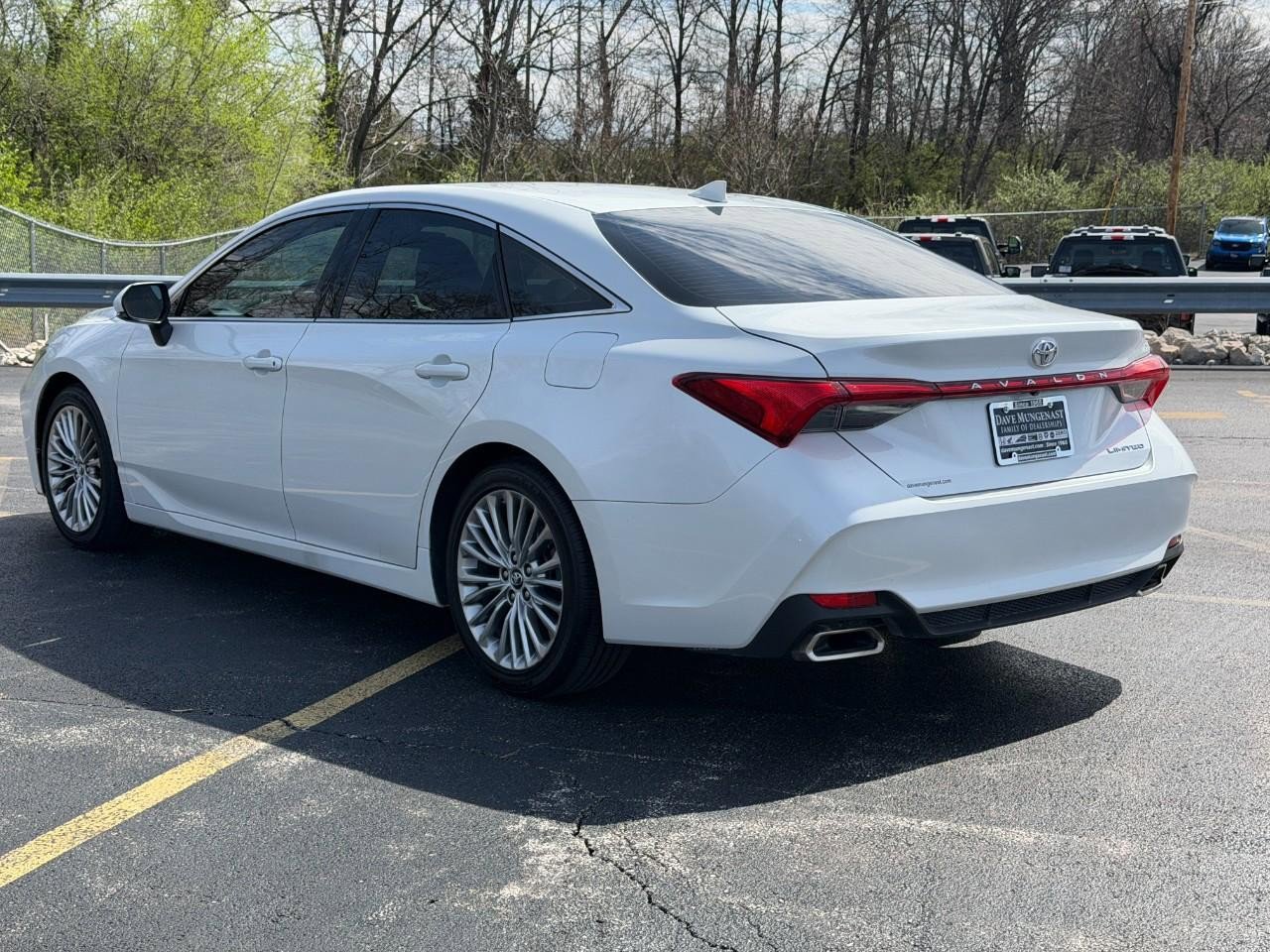 Used 2019 Toyota Avalon Limited image 7