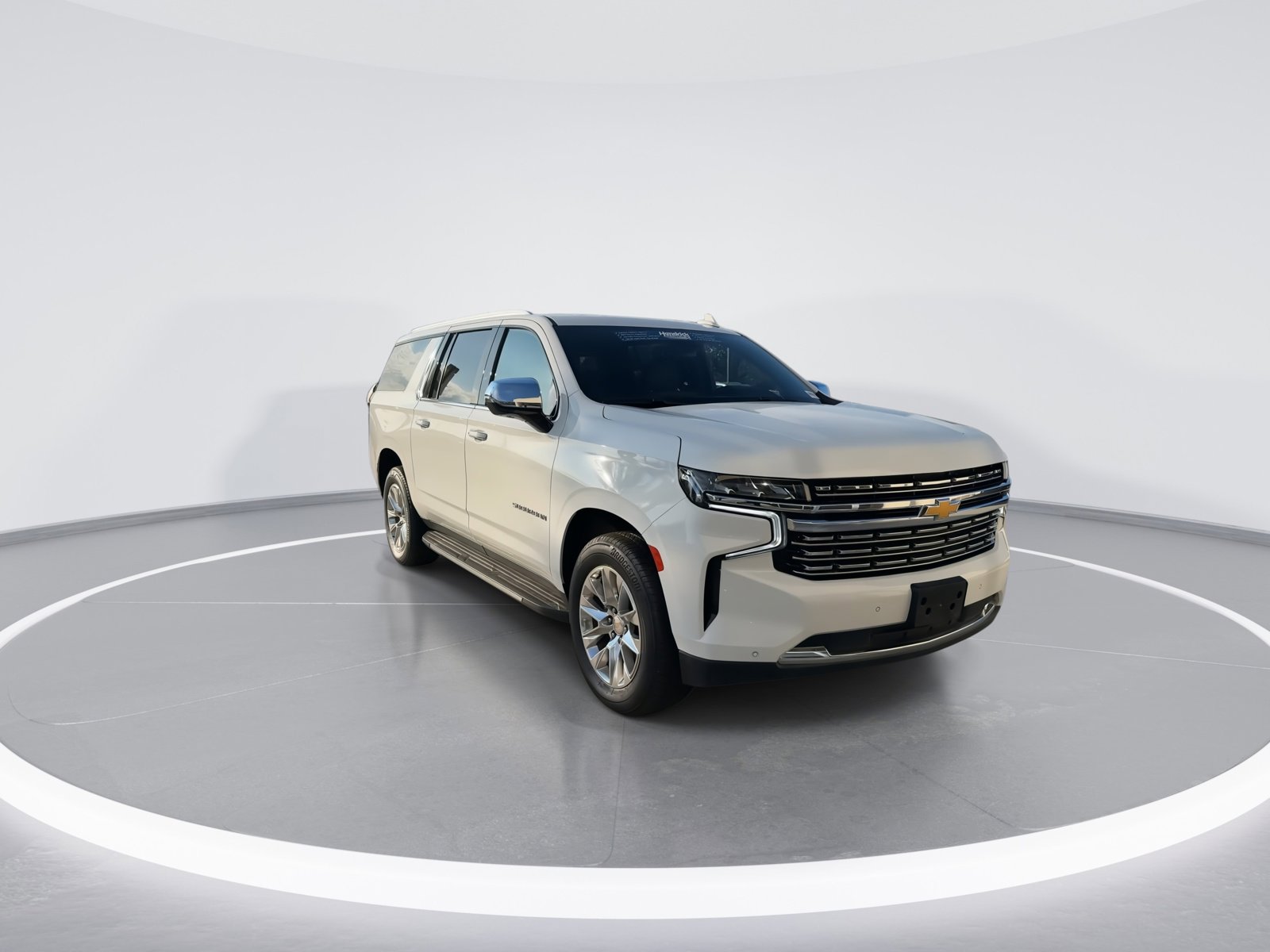 Used 2023 Chevrolet Suburban Premier image 2