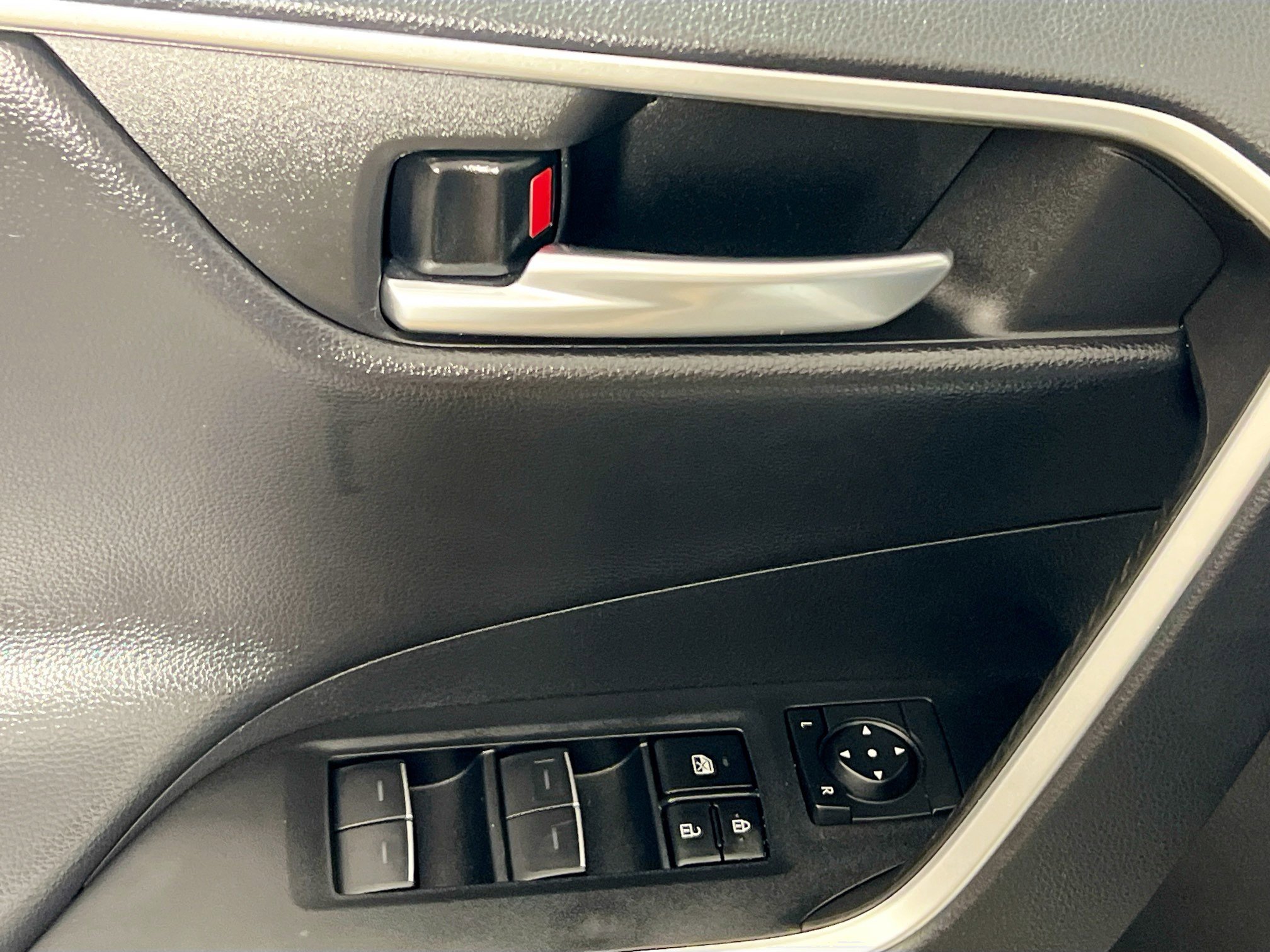 Used 2024 Toyota RAV4 XSE image 16