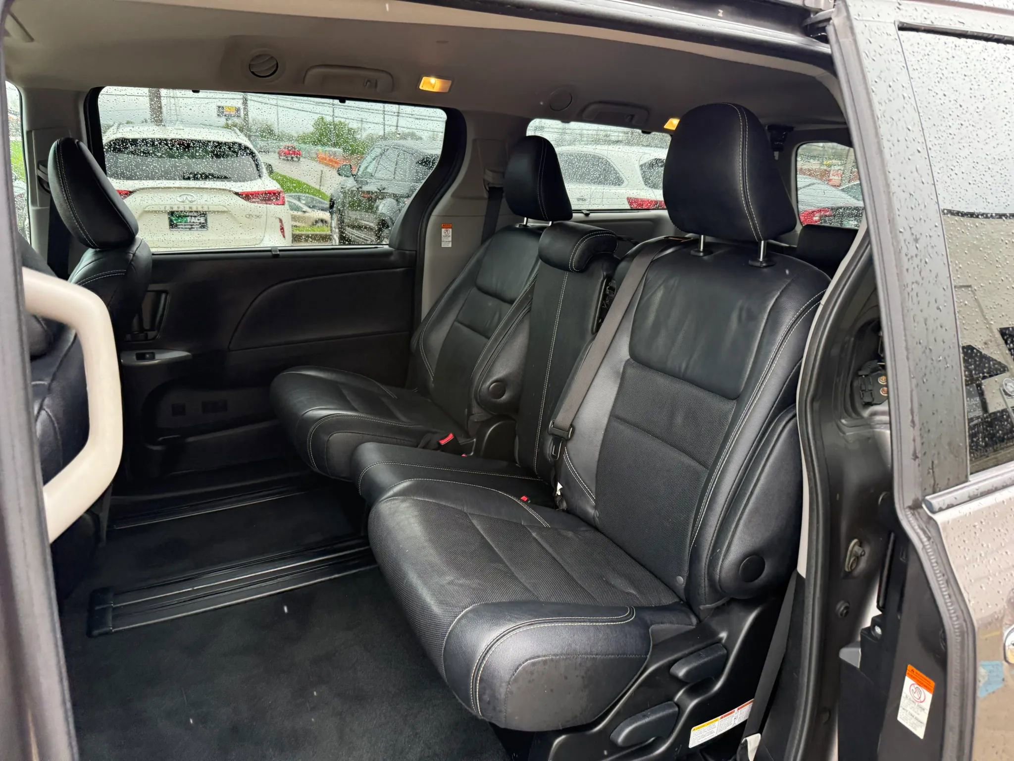 Used 2017 Toyota Sienna SE FWD image 22