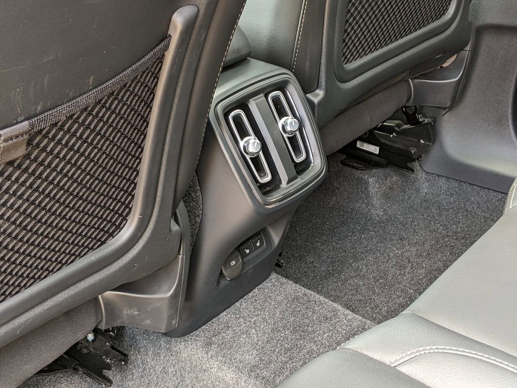 Certified 2025 Volvo XC40 B5 Plus image 24