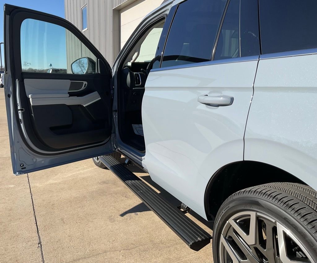 New 2026 Ford Expedition Platinum w/ Platinum Ultimate Package image 7