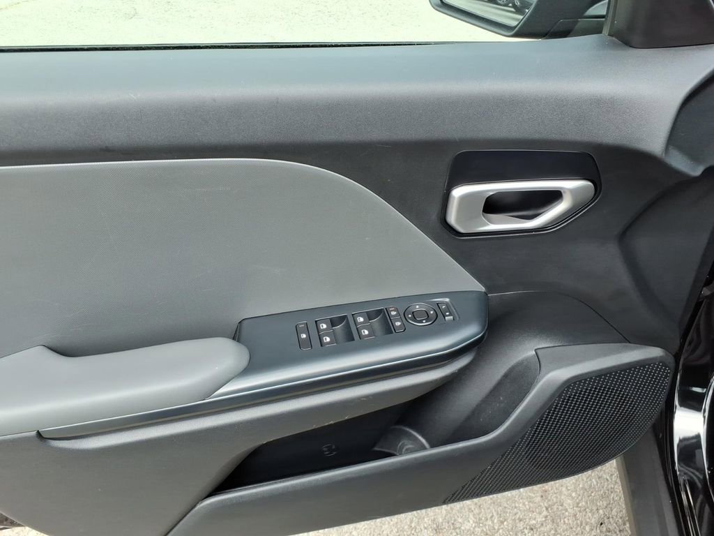 Used 2025 Kia K4 FWD image 3