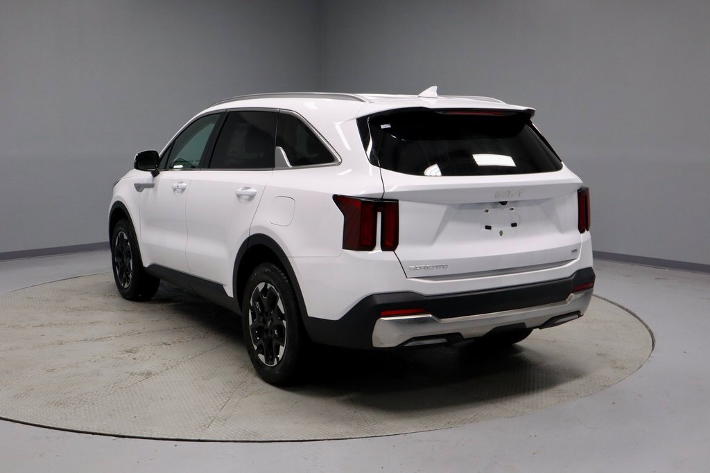 Used 2024 Kia Sorento S image 11