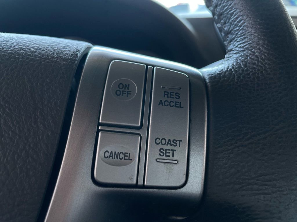 Used 2012 Hyundai Veracruz Limited w/ Entertainment Pkg image 43