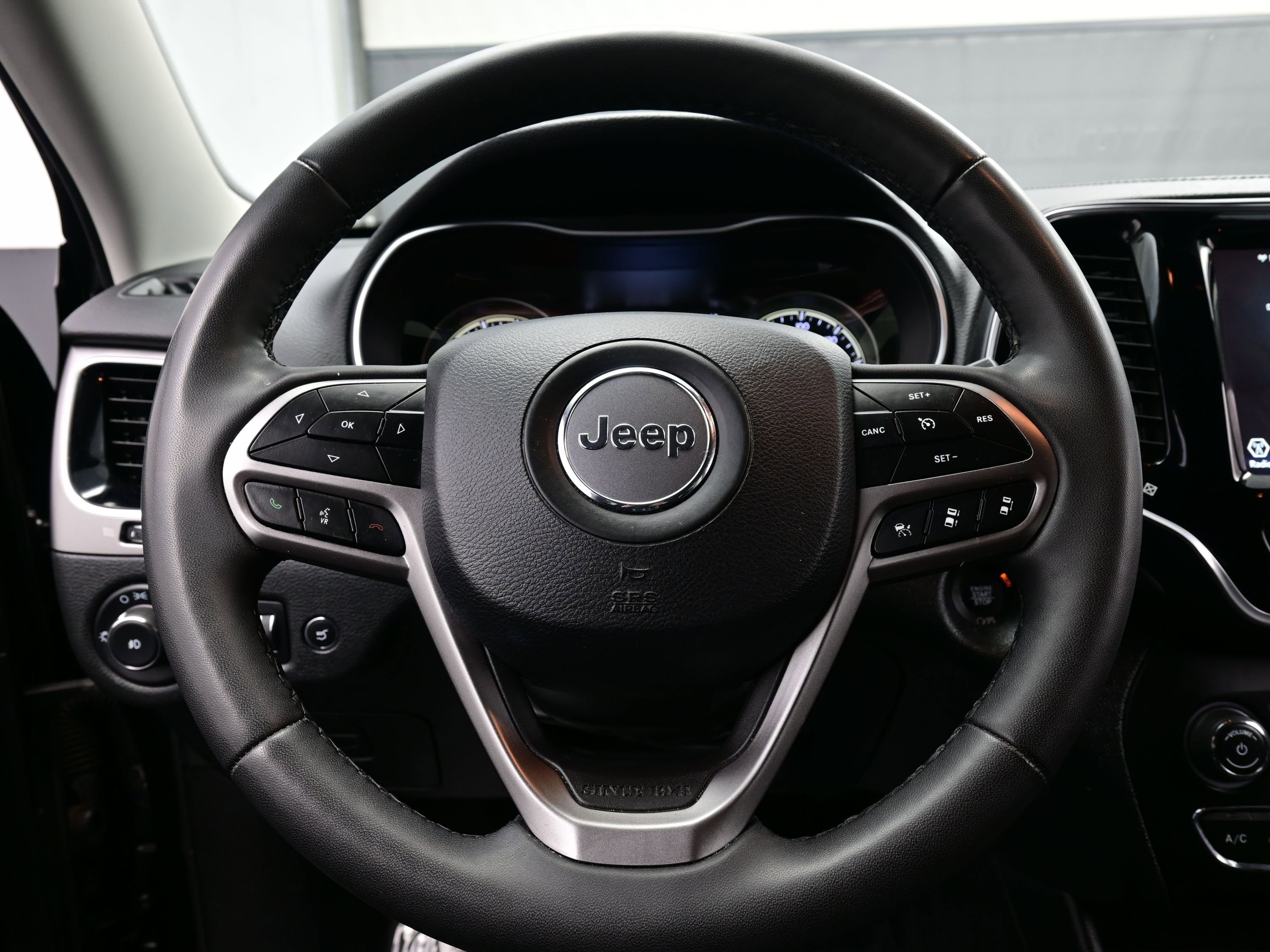 Used 2022 Jeep Cherokee Limited image 25