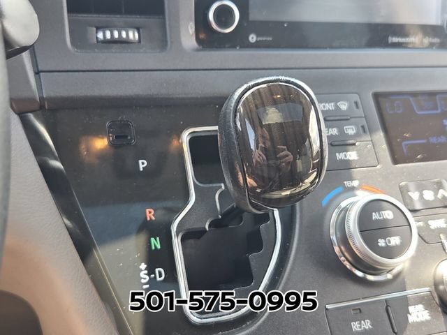 Used 2018 Toyota Sienna XLE w/ XLE Navigation Package FWD image 22