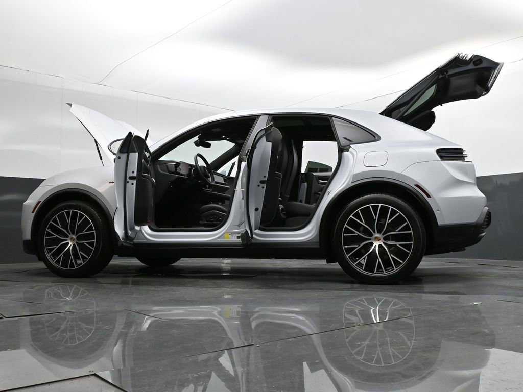 Used 2024 Porsche Macan 4 Electric w/ Premium Package image 37