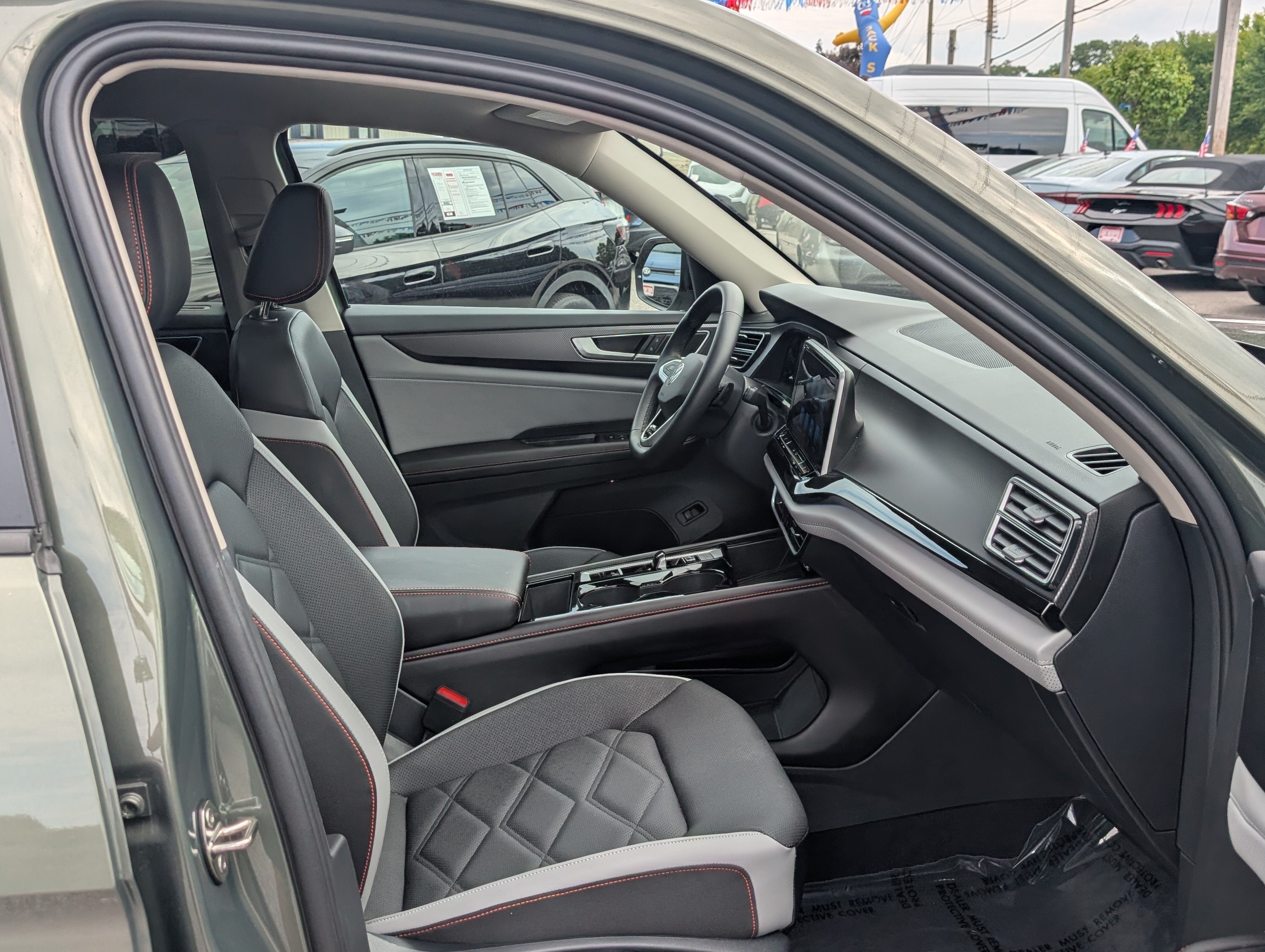 Used 2026 Volkswagen Atlas Peak Edition AWD/4WD image 12