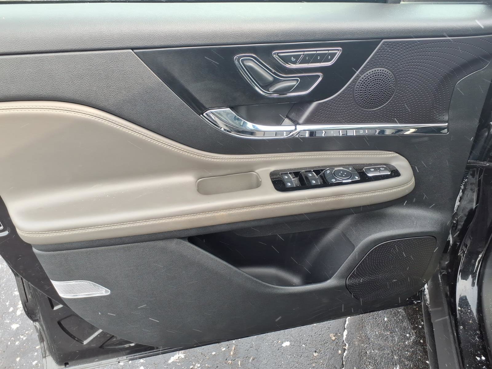 Used 2023 Lincoln Corsair Reserve w/ Equipment Group 201A image 11