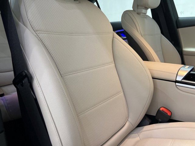 Used 2025 Mercedes-Benz C 300 4MATIC Sedan image 61