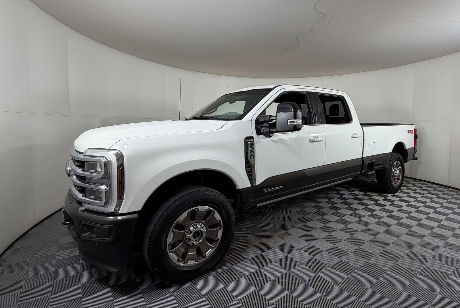 Used 2024 Ford F350 King Ranch w/ FX4 Off-Road Package AWD/4WD image 2