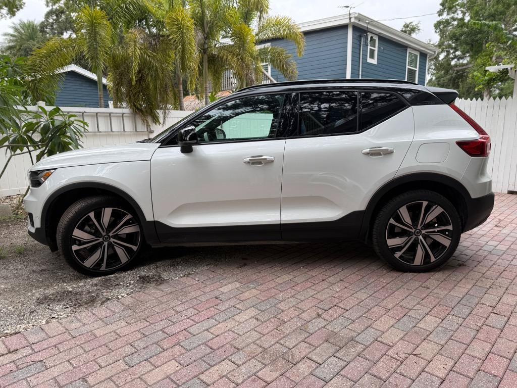 Used 2022 Volvo XC40 P8 Recharge Ultimate AWD/4WD image 1