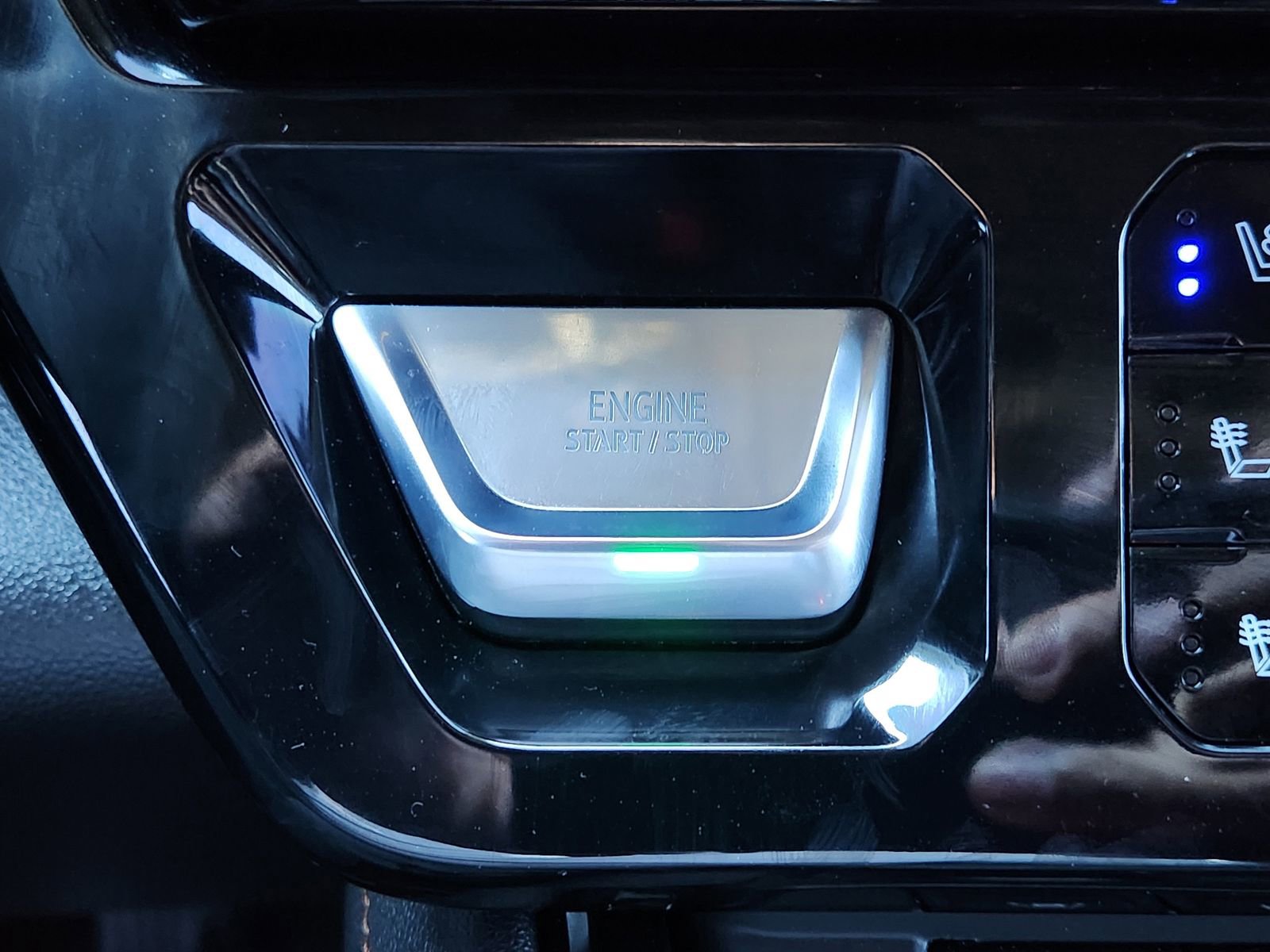 Used 2025 GMC Sierra 1500 AT4 w/ AT4 Premium Package image 25