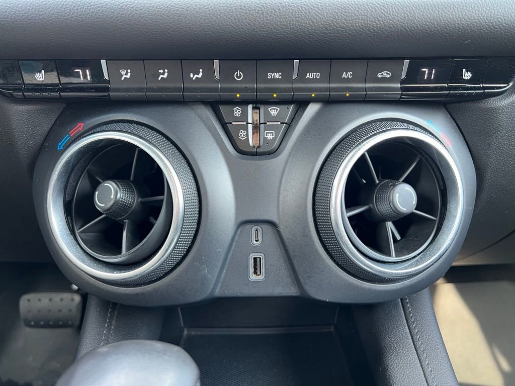 Used 2020 Chevrolet Blazer LT image 32