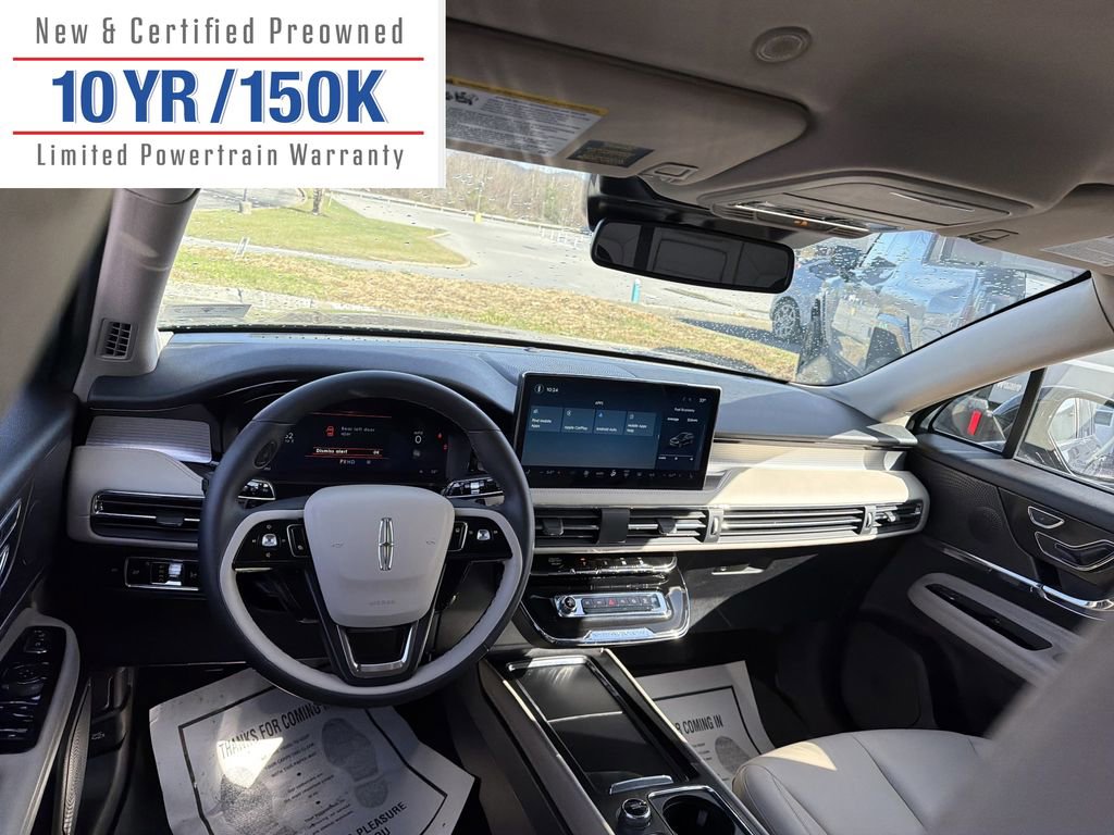 Used 2025 Lincoln Corsair FWD w/ Towing Package image 14