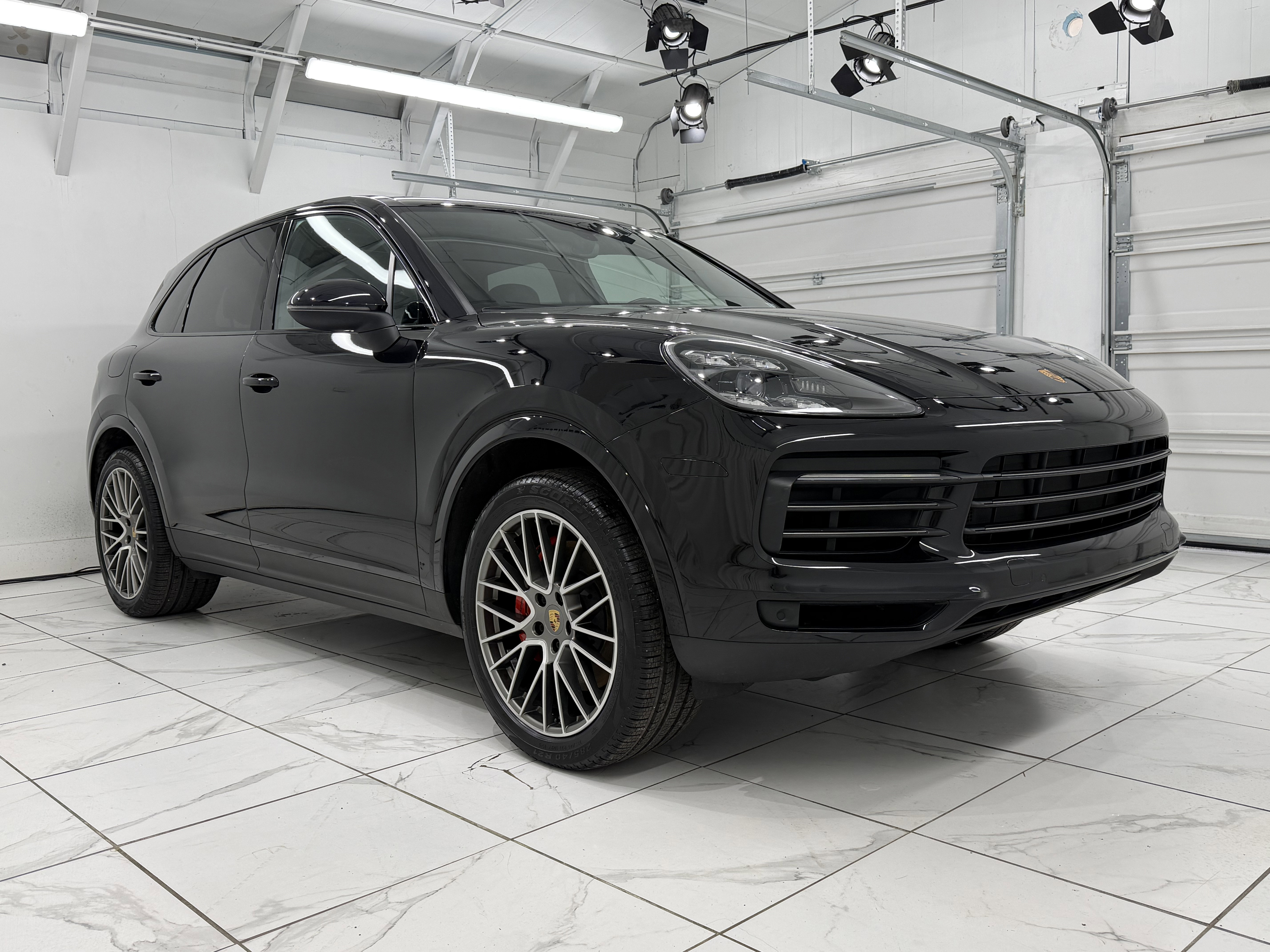 Certified 2022 Porsche Cayenne Platinum Edition image 10
