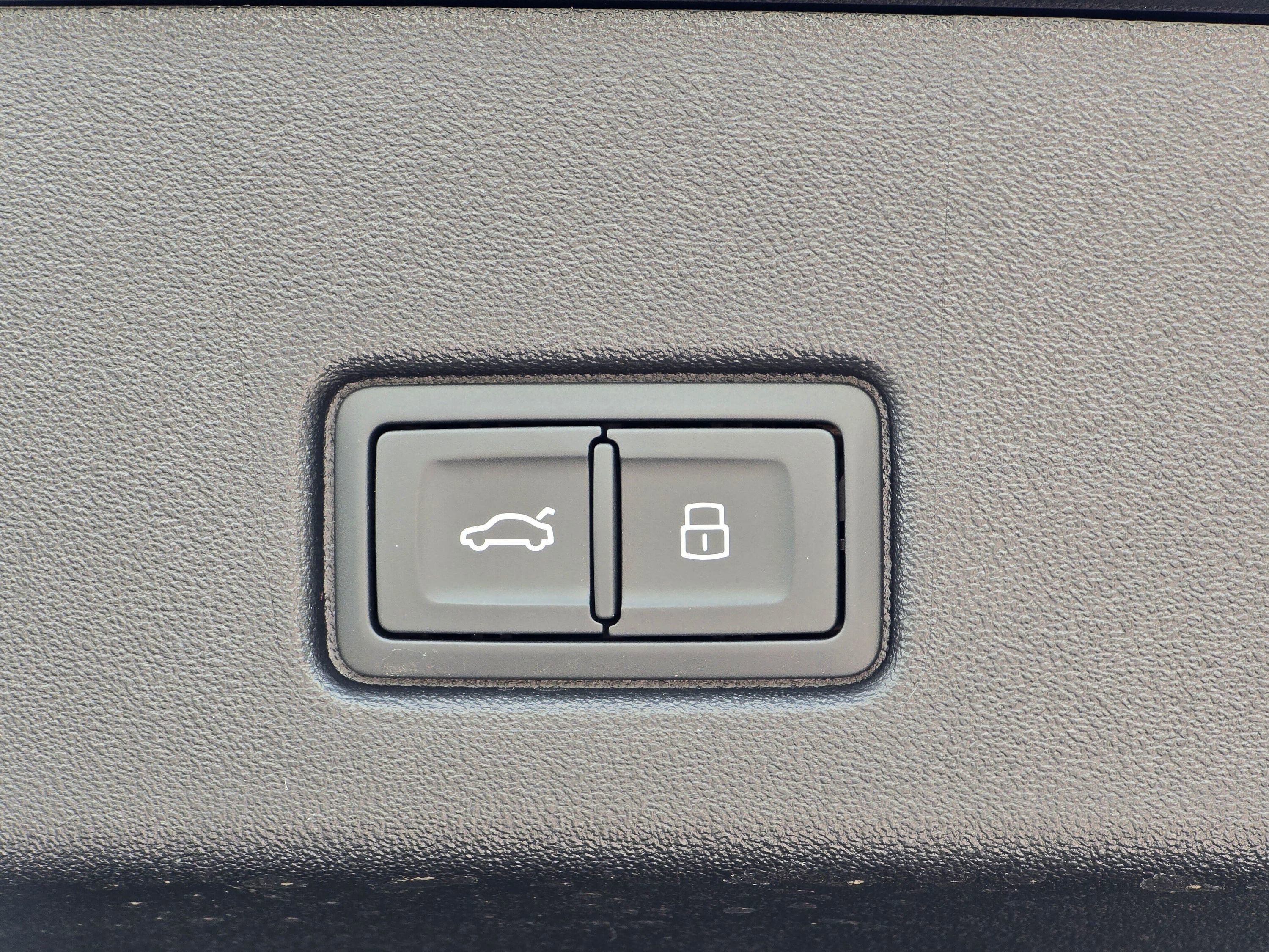 Used 2025 Audi Q4 e-tron Premium w/ Convenience Package AWD/4WD image 23