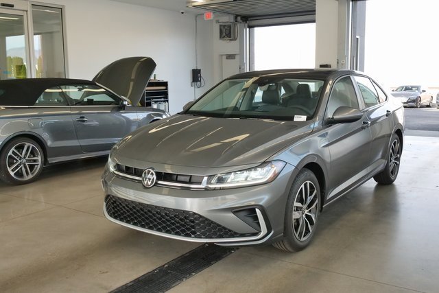 New 2026 Volkswagen Jetta SE image 3