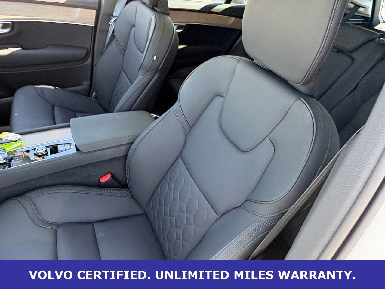 Certified 2025 Volvo XC90 B6 Plus image 28